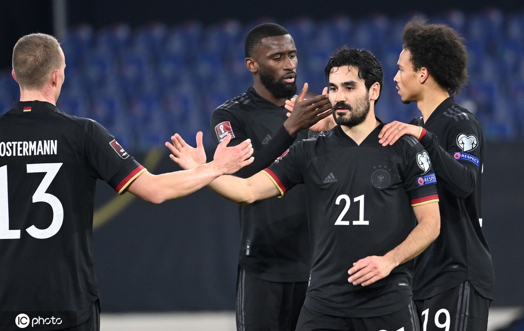 أعلن رينارد تشكيلة السعودية لمونديال قطر 2022