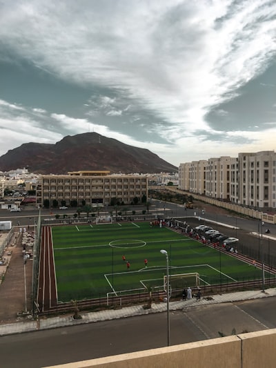 جامعة مصرية تحقق مع أستاذ بسبب سؤال افتراضي عن وفاة اللاعب المغربي أشرف بن شرقي
